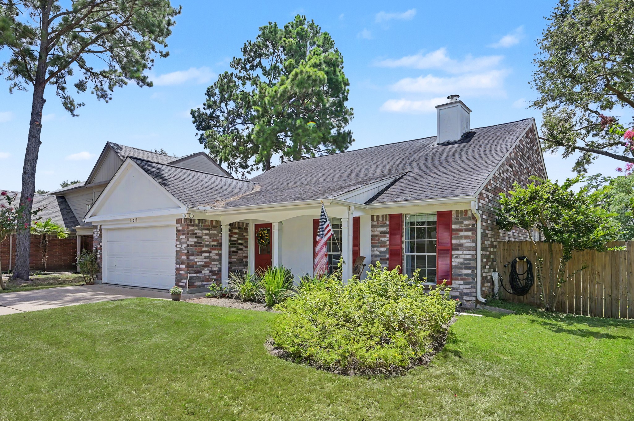17019 Fordingbridge Court Spring, TX 77379 - Photo 2 of 26 Gallery Image 2