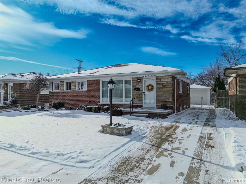 24515 Ridgecroft Avenue Eastpointe, MI 48021 - Photo 37 of 44