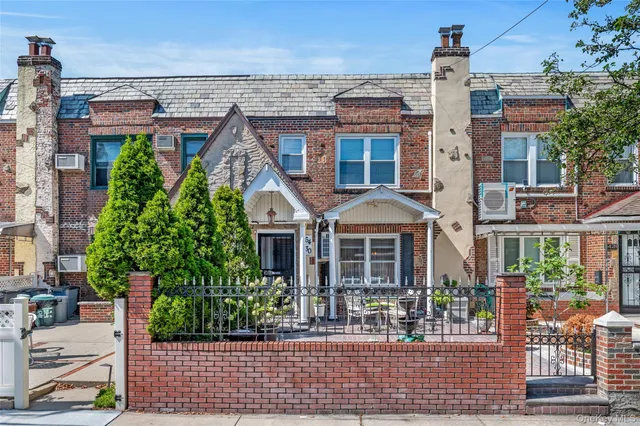 $950,000 | 64-30 83rd Place | Middle Village