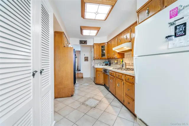 $950,000 | 64-30 83rd Place | Middle Village