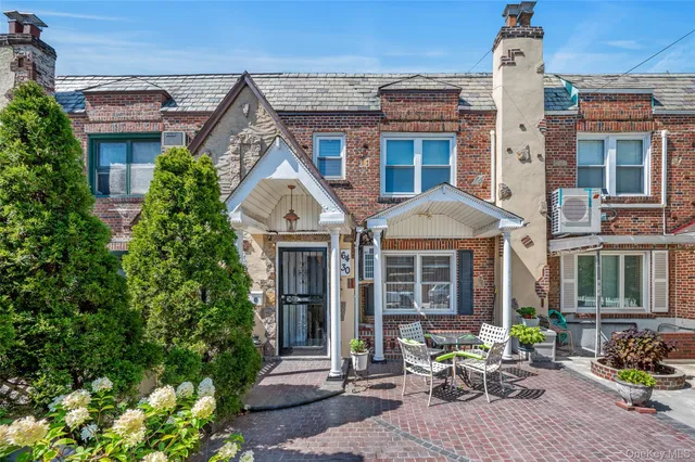 $950,000 | 64-30 83rd Place | Middle Village