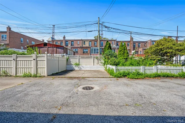 $950,000 | 64-30 83rd Place | Middle Village