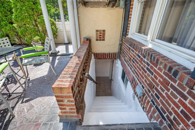 $950,000 | 64-30 83rd Place | Middle Village