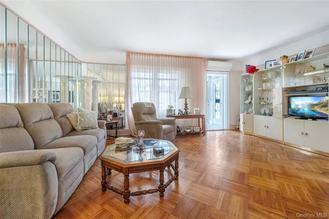 $950,000 | 64-30 83rd Place | Middle Village