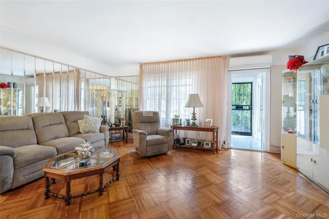 $950,000 | 64-30 83rd Place | Middle Village