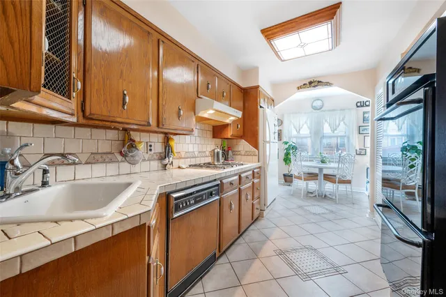 $950,000 | 64-30 83rd Place | Middle Village