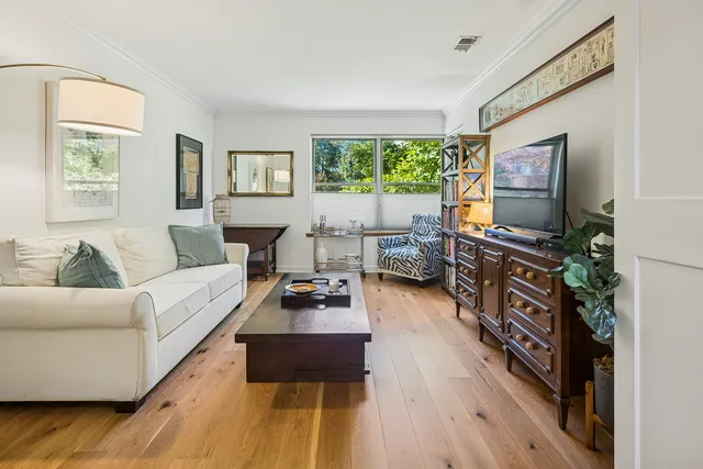 $325,000 | 4929 North Wolcott Avenue, Unit 1A, Chicago, IL 60640