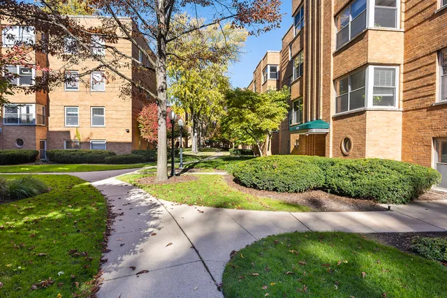 $325,000 | 4929 North Wolcott Avenue, Unit 1A, Chicago, IL 60640