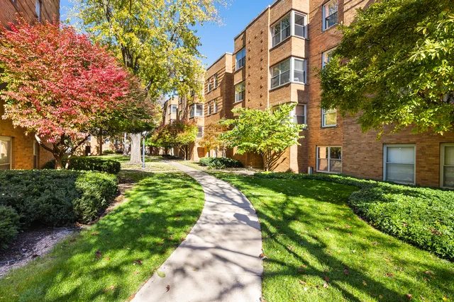 $325,000 | 4929 North Wolcott Avenue, Unit 1A, Chicago, IL 60640