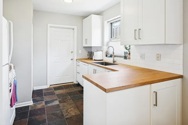 $325,000 | 4929 North Wolcott Avenue, Unit 1A, Chicago, IL 60640