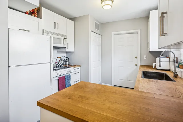 $325,000 | 4929 North Wolcott Avenue, Unit 1A, Chicago, IL 60640