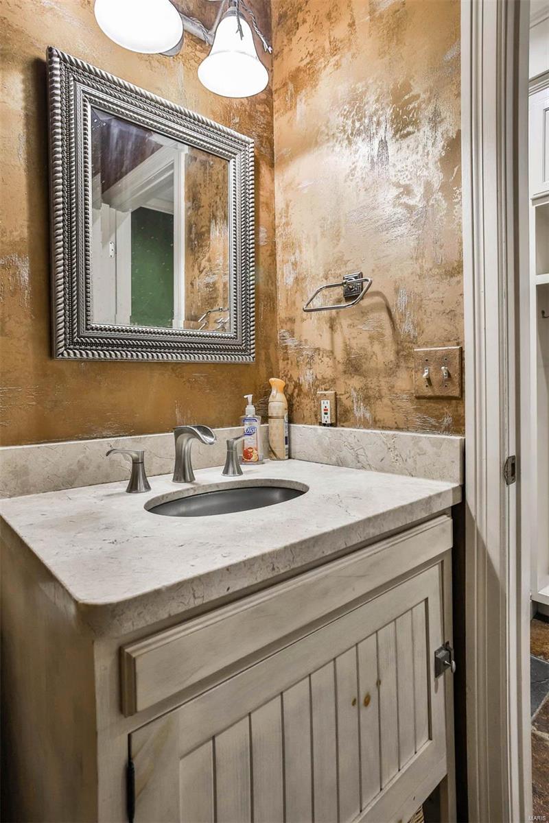 325 Conway Hill Road Town and Country, MO 63141 - Photo 40 of 88