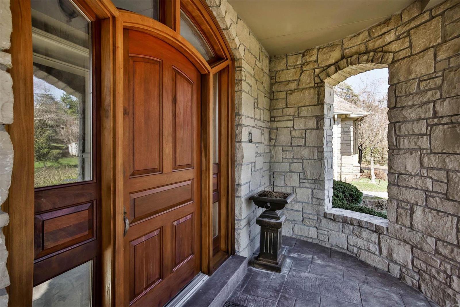 325 Conway Hill Road Town and Country, MO 63141 - Photo 4 of 88