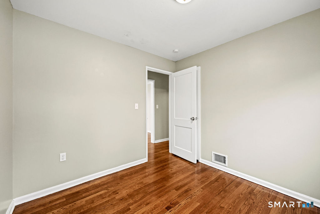 125 Twin Brook Road Hamden, CT 06514 - Photo 20 of 27