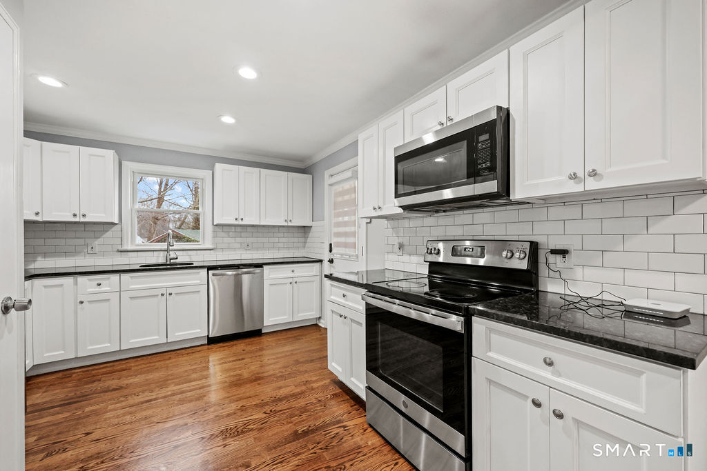 125 Twin Brook Road Hamden, CT 06514 - Photo 2 of 27