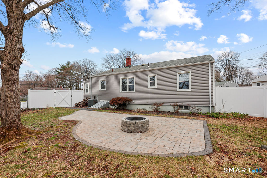 125 Twin Brook Road Hamden, CT 06514 - Photo 6 of 27