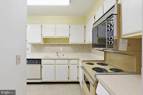 $314,900 | 6101 Edsall Road, Unit 502, Alexandria, VA 22304