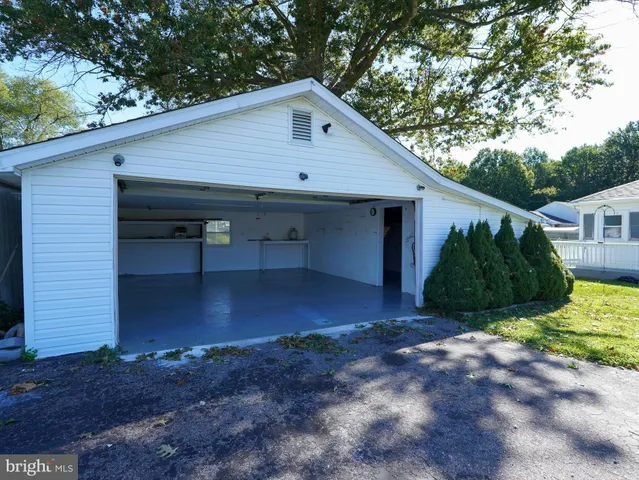 a view of a back yard of the house