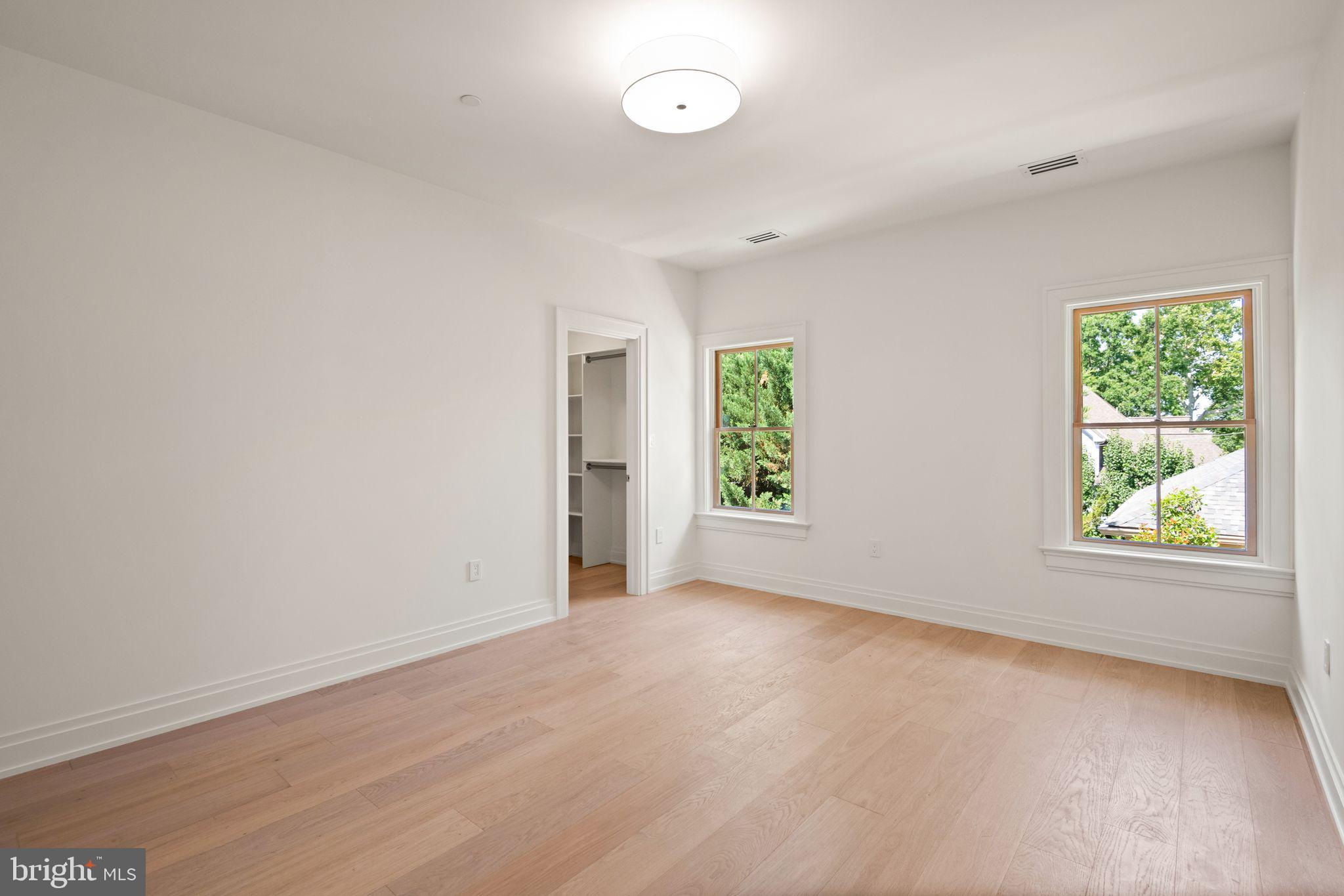 5022 Cathedral Avenue Northwest Washington, DC 20016 - Photo 26 of 43