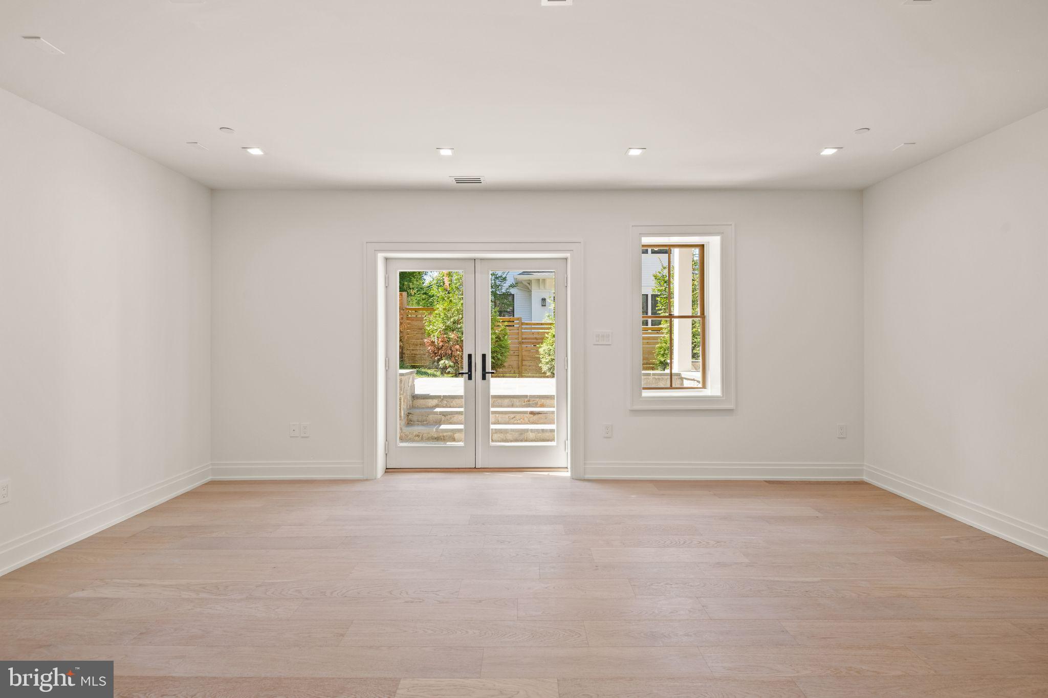 5022 Cathedral Avenue Northwest Washington, DC 20016 - Photo 36 of 43