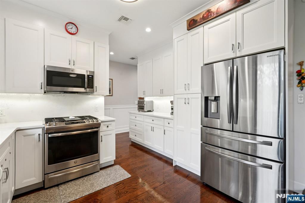 555 Edgewater Avenue, Unit 103 RESERVE CT Ridgefield, NJ 07657 - Photo 16 of 48