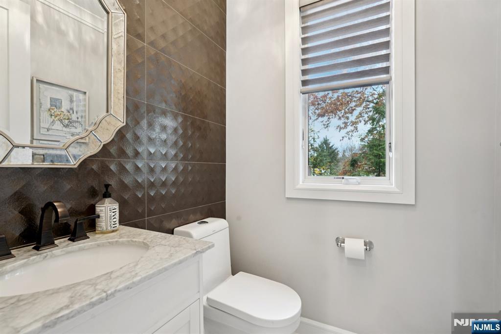 555 Edgewater Avenue, Unit 103 RESERVE CT Ridgefield, NJ 07657 - Photo 27 of 48