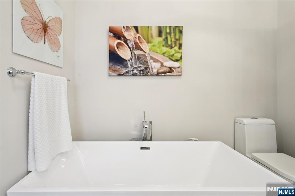 555 Edgewater Avenue, Unit 103 RESERVE CT Ridgefield, NJ 07657 - Photo 39 of 48