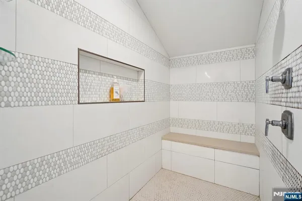 $949,000 | 555 Edgewater Avenue, Unit 103 RESERVE CT, Ridgefield, NJ 07657