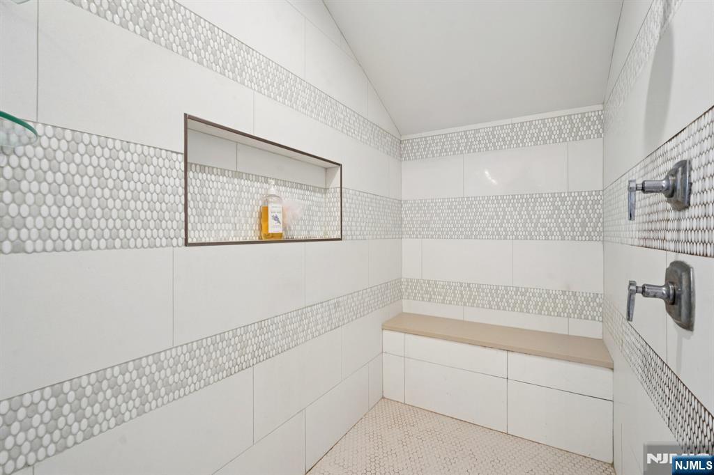 555 Edgewater Avenue, Unit 103 RESERVE CT Ridgefield, NJ 07657 - Photo 40 of 48