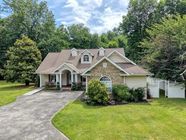 $575,000 | 2187 Big Pine Drive, Hiawassee, GA 30546