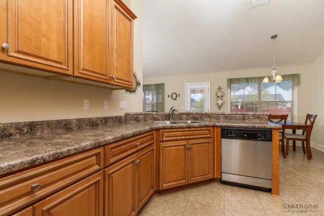 579 Fulton Loop Foley, AL 36535 - Photo 12 of 19 Kitchen