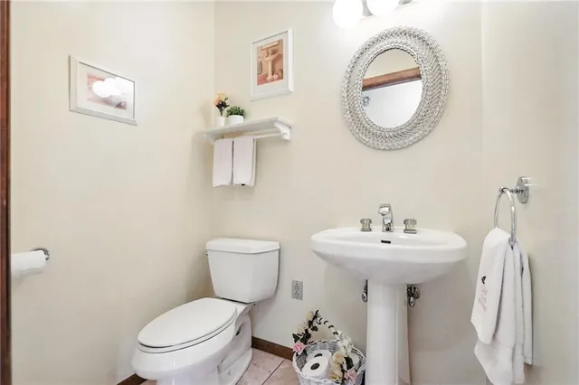 a view of entryway with washer and dryer