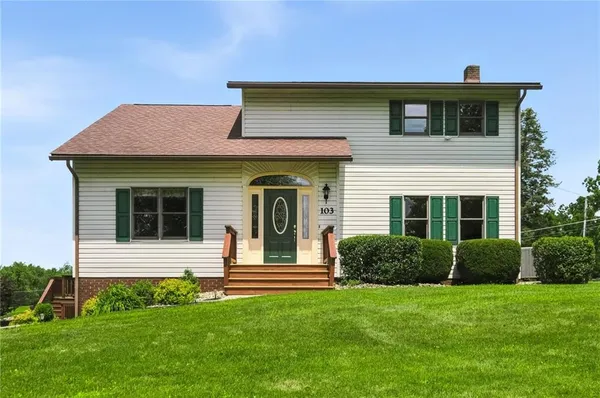 a view of a house with a yard
