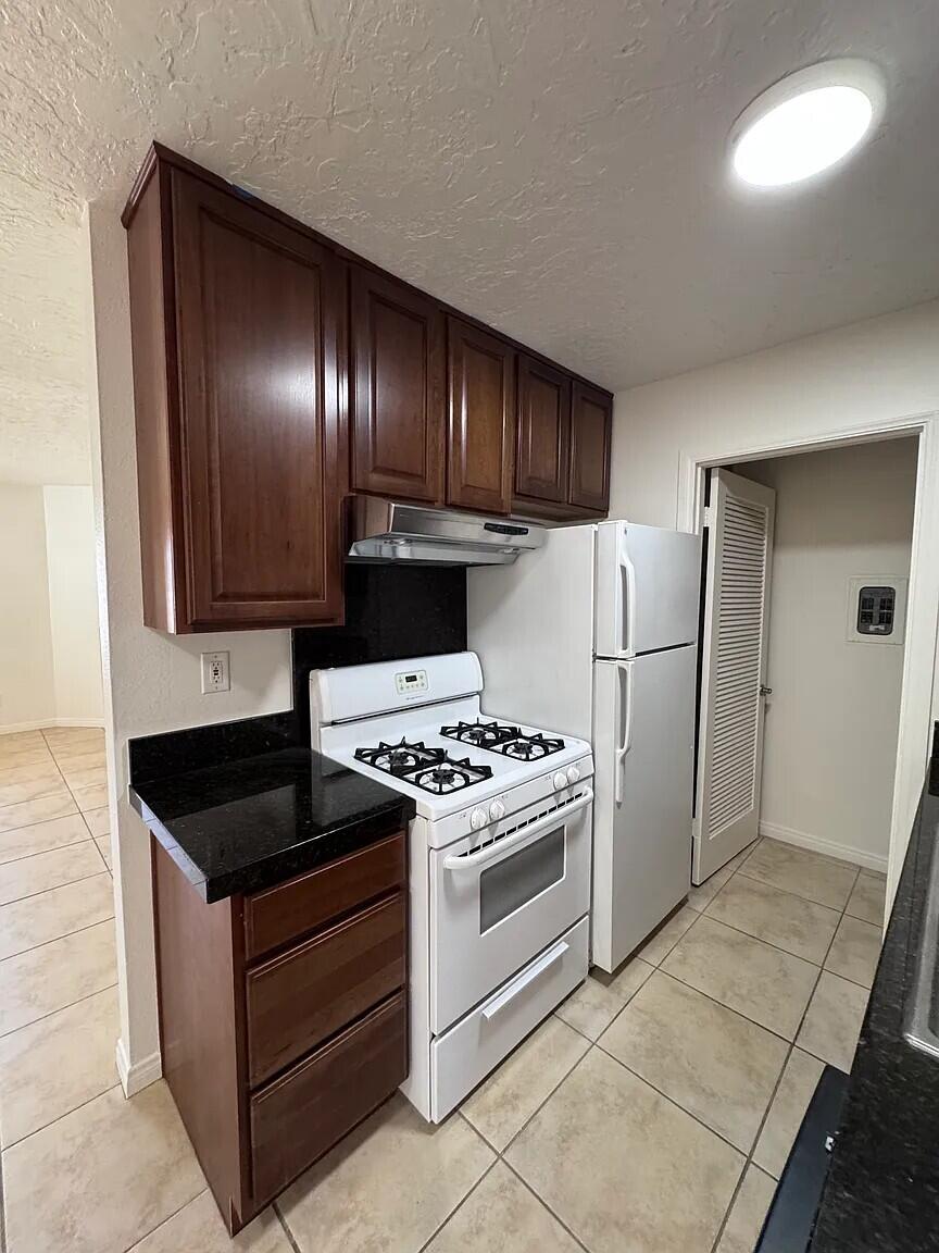 45451 Deep Canyon Road, Unit 2 Palm Desert, CA 92260 - Photo 11 of 24 10