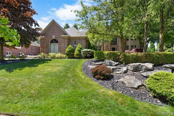 $739,900 | 54501 Salem Drive, Utica, MI 48316