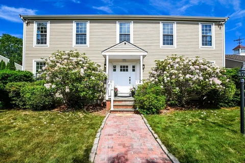 $1,050,000 | 18 Stratford Drive, Dartmouth, MA 02747