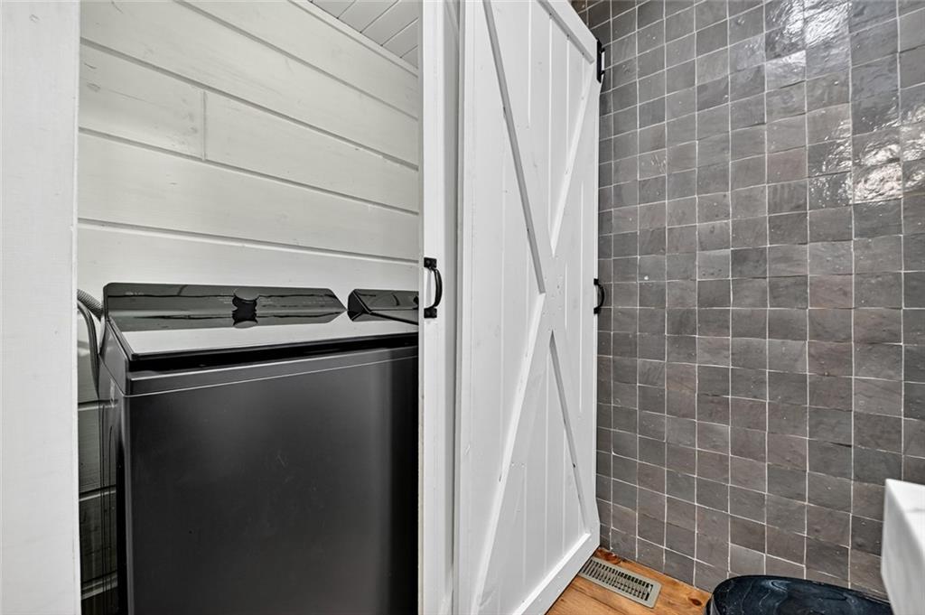 545 Chestnut Ridge Circle Blue Ridge, GA 30513 - Photo 20 of 34 a utility room with dryer and washer