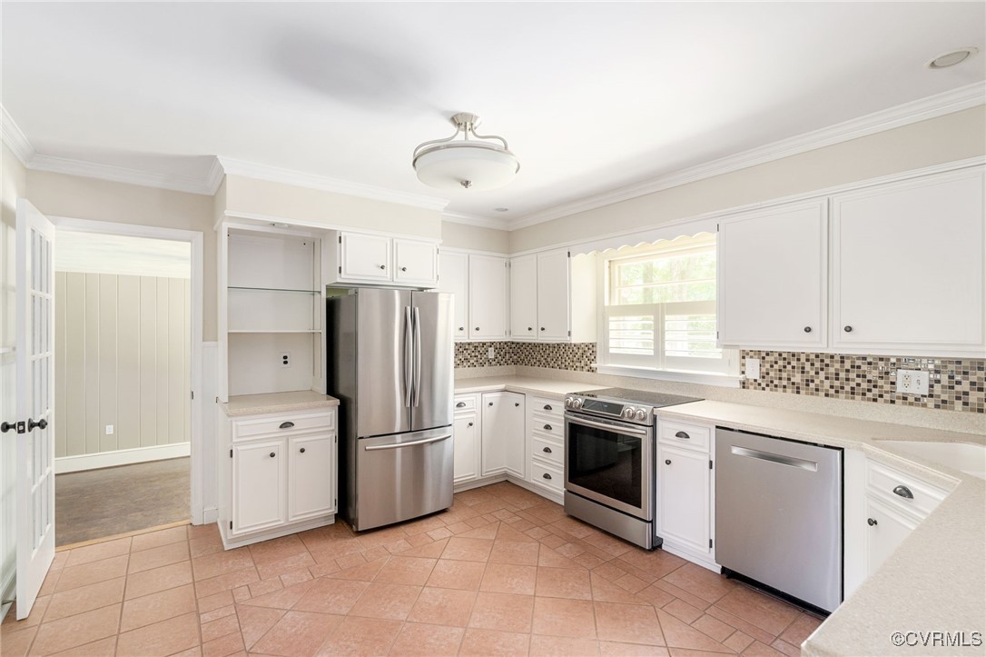 3925 Sherbrook Road Richmond, VA 23235 - Photo 10 of 49 Kitchen with eat in area, corian, tile backsplash,