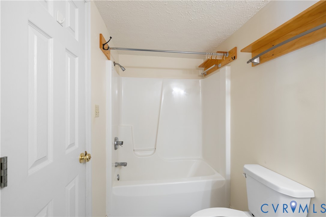 1403 4th Ave Extension Farmville, VA 23901 - Photo 27 of 37 Basement Full Bath