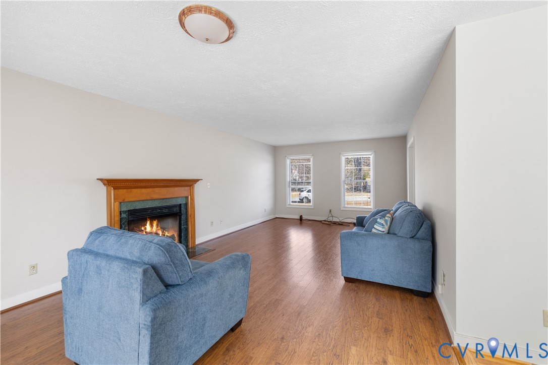 1403 4th Ave Extension Farmville, VA 23901 - Photo 4 of 37 Living Room
