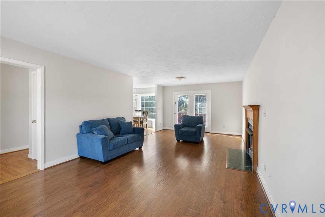 1403 4th Ave Extension Farmville, VA 23901 - Photo 5 of 37 Living Room