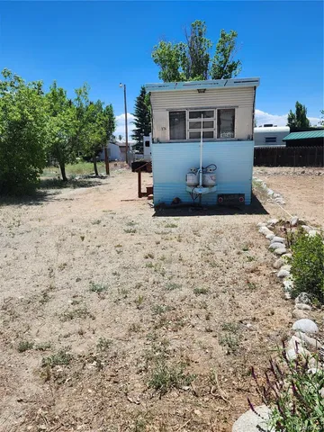 a view of a house with backyard and a garden