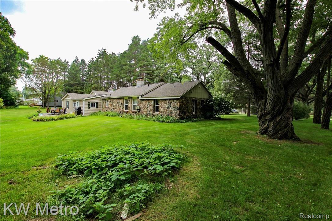 60121 Mt Vernon Road Rochester, MI 48306 - Photo 40 of 43 IMG_6606.jpg