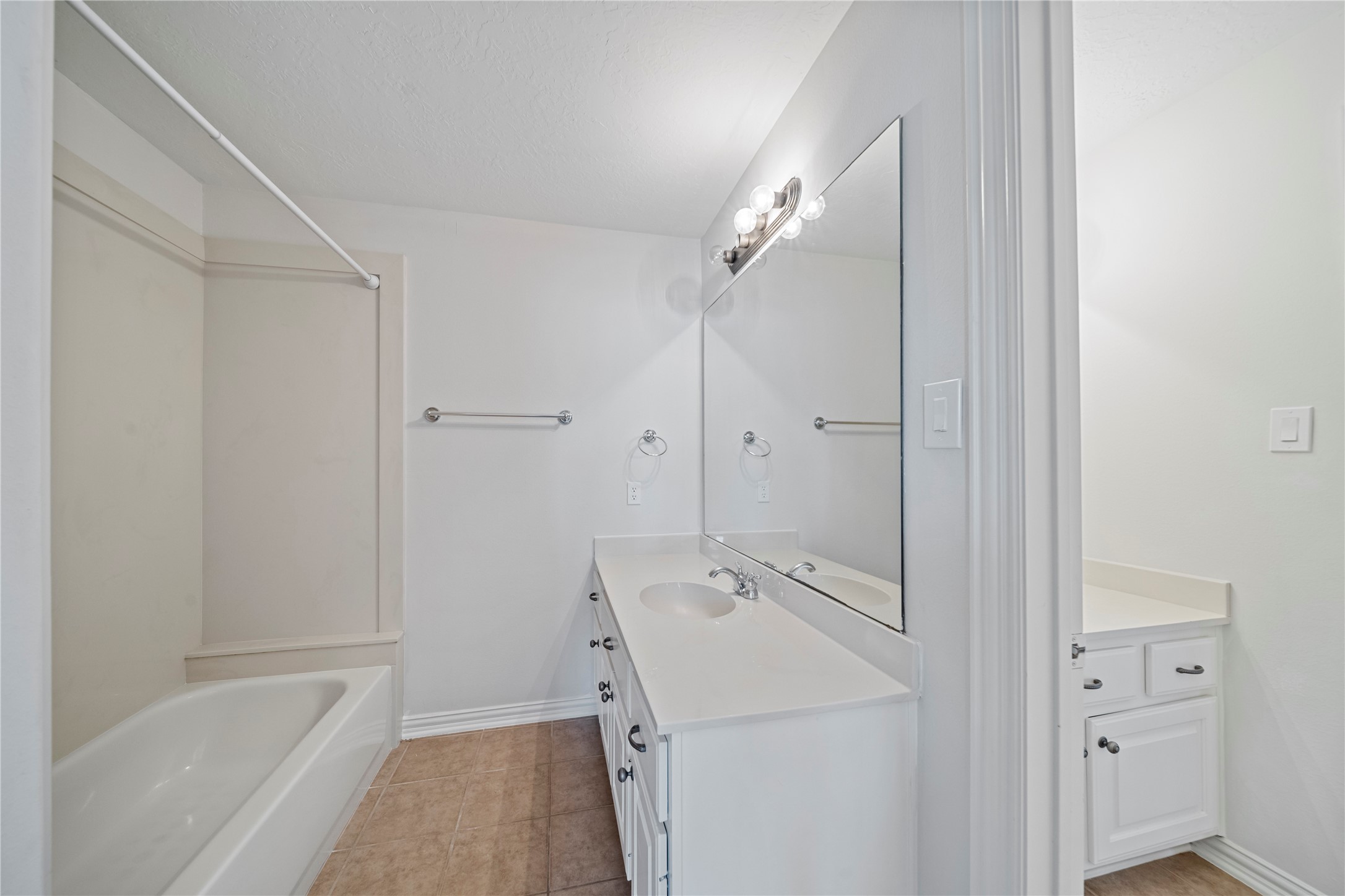 2011 Spring Cedar Lane Houston, TX 77077 - Photo 28 of 44