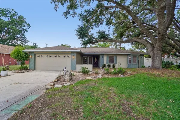$325,000 | 222 Lakeview Drive, Auburndale, FL 33823