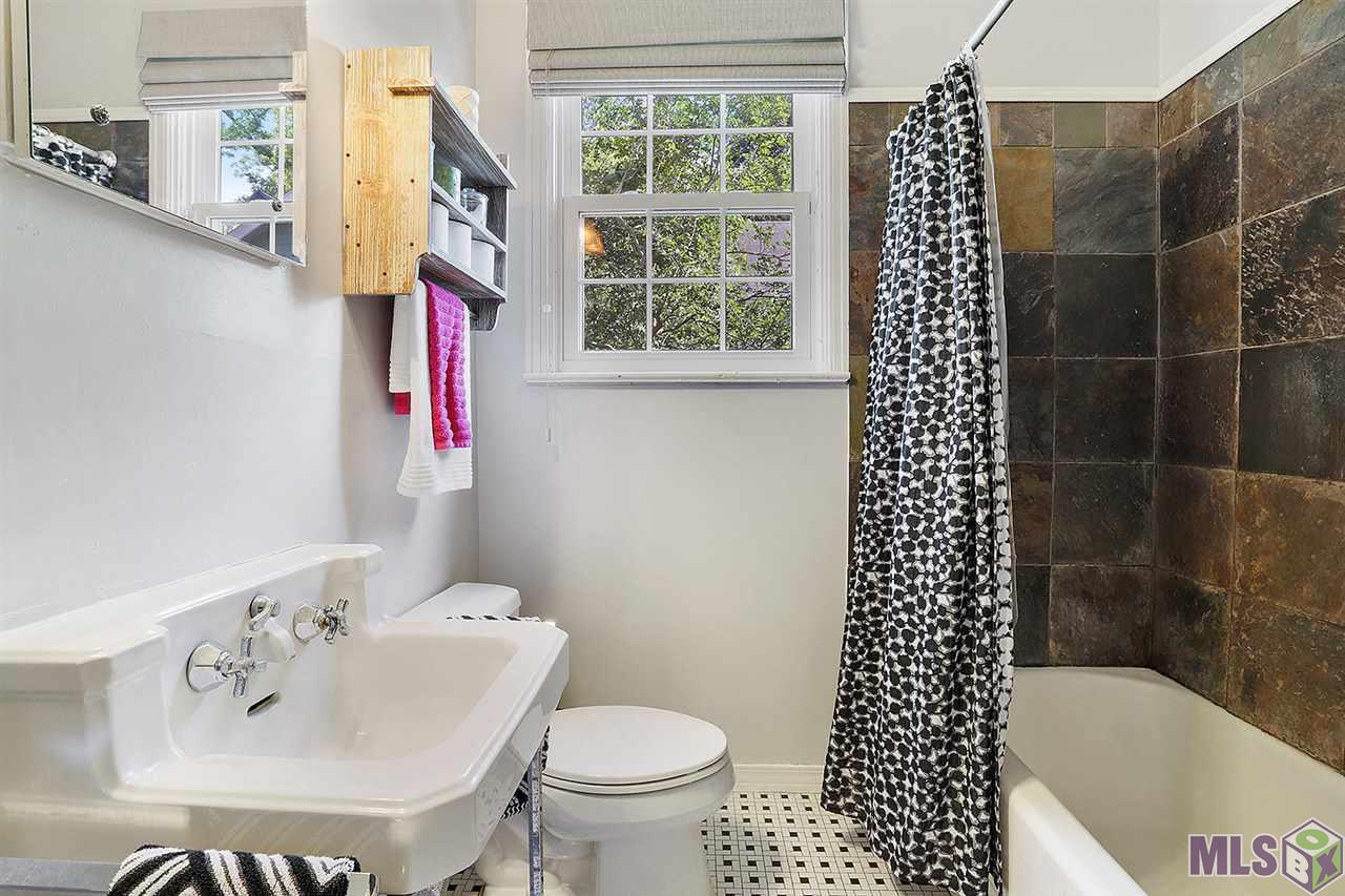 421 Lovers Lane Baton Rouge, LA 70806 - Photo 13 of 17 Guest Bathroom
