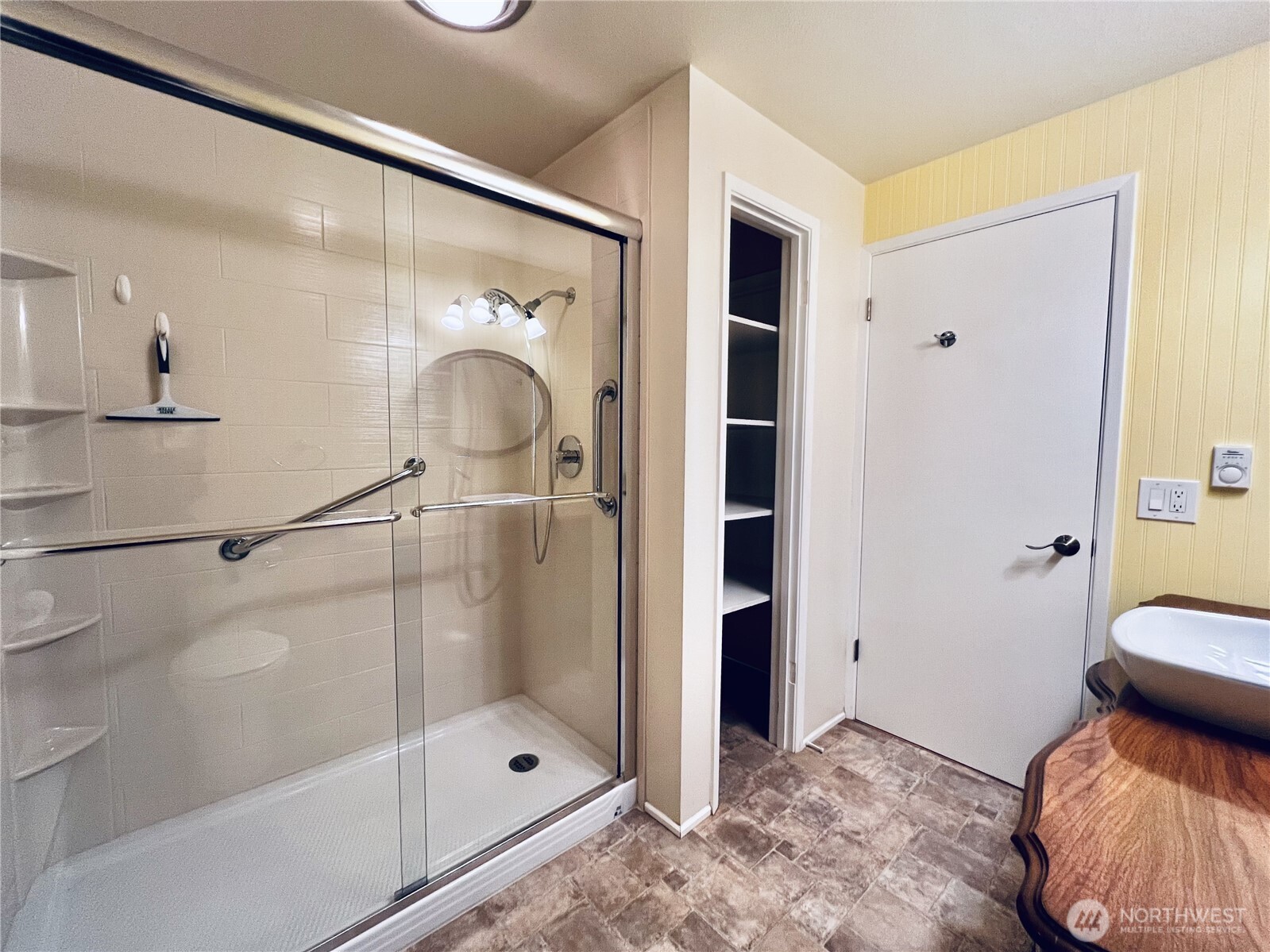 1301 South 3rd Avenue, Unit 5B Sequim, WA 98382 - Photo 15 of 24 a bathroom with a tub and shower