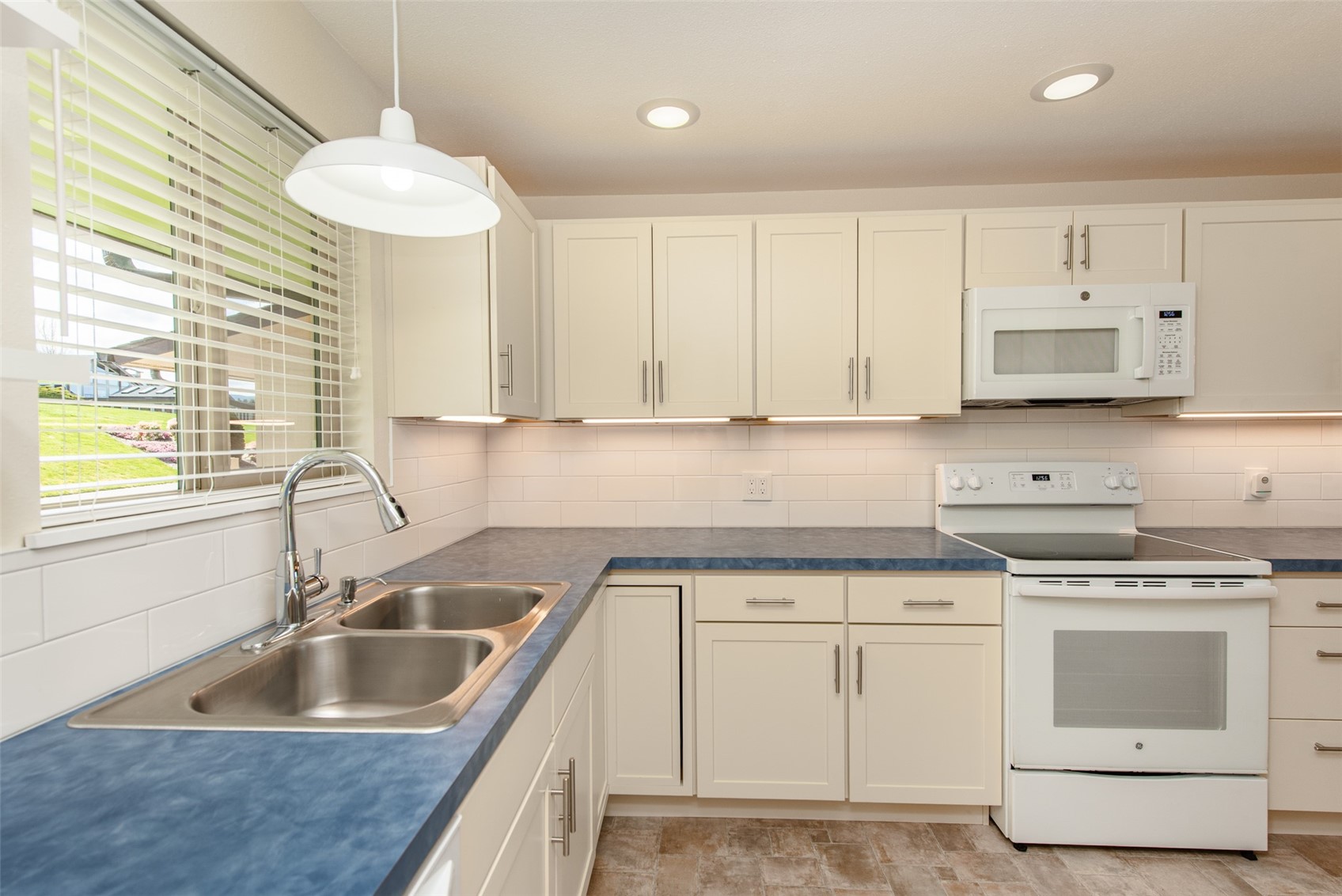 1301 South 3rd Avenue, Unit 5B Sequim, WA 98382 - Photo 5 of 28