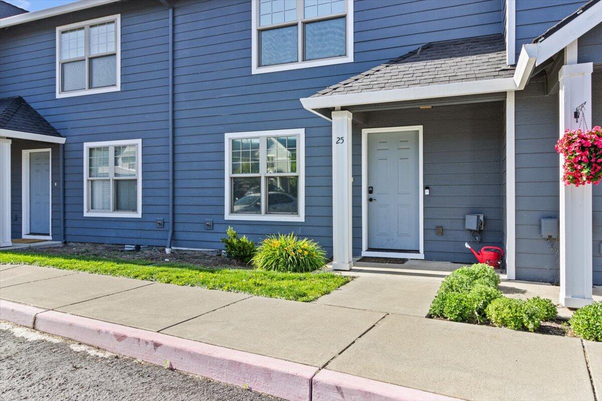 450 Midway Road, Unit 25 Medford, OR 97501 - Photo 1 of 24 01-450 Midway Rd Unit 25-1