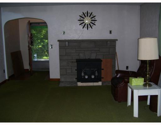 49 Hazel Kirk Road Monongahela, PA 15063 - Photo 3 of 9 Living Room.